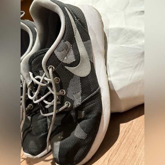 Shades of grey camo running shoes - Picture 6 of 9